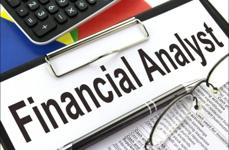 Seorang Financial Analyst Penting Dalam Dunia Bisnis