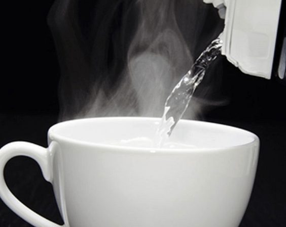 8 Manfaat Air Putih Hangat Di Pagi Hari setelah Bangun Tidur